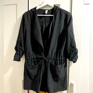 Flowing light jacket can be worn as business casual blazer or cardigan